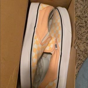 peach vans